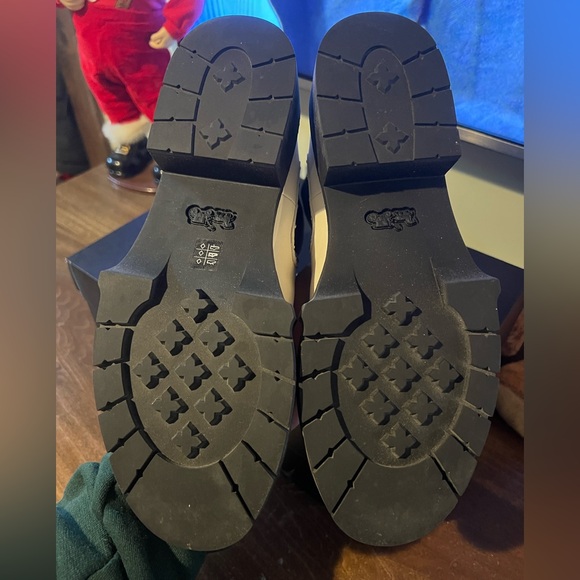 Gently worn size 9 Coach Lory Leather Bootie - Picture 3 of 5